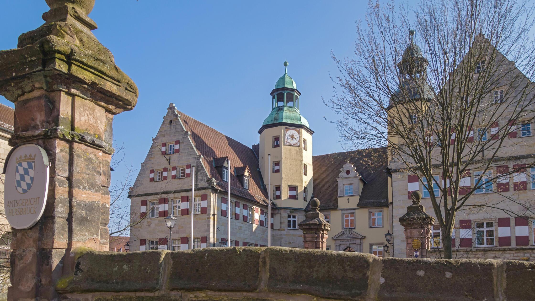Videos-von-jungen-M-dchen-beim-Urinieren-25-J-hriger-in-Hersbruck-vor-Gericht