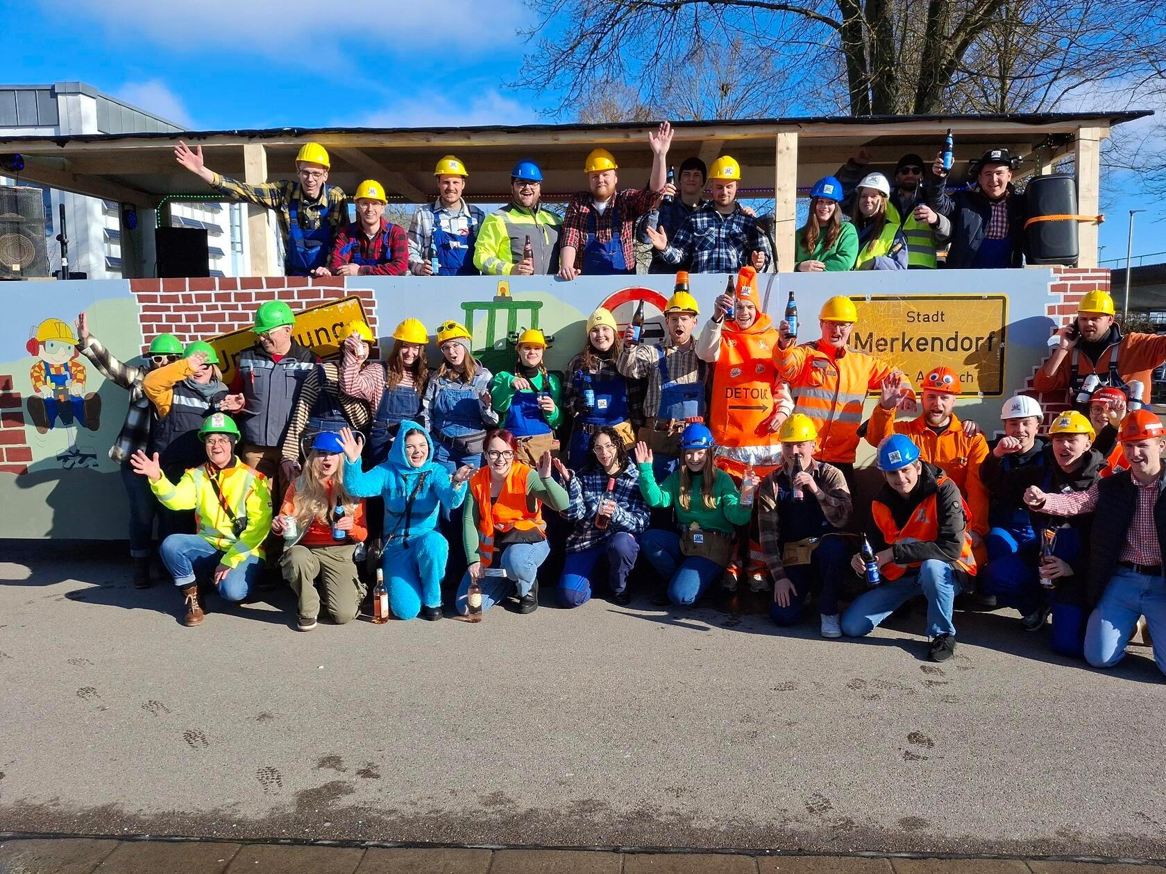 Zentnerweise-Kamelle-Ausgelassene-Stimmung-beim-Faschingsumzug-in-Wolframs-Eschenbach