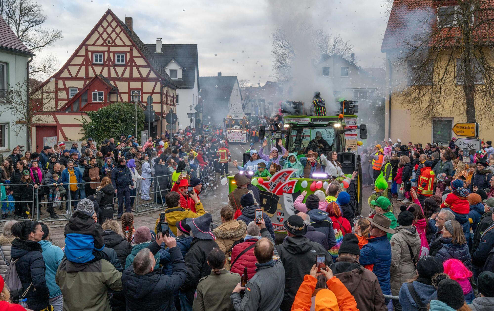Am Schwander Faschingsumzug beteiligten sich insgesamt 88 Gruppen - neun mehr als im vergangenen Jahr.
