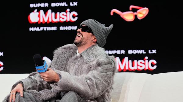 Der Rap- und Reggaeton-Sänger Bad Bunny, der in de