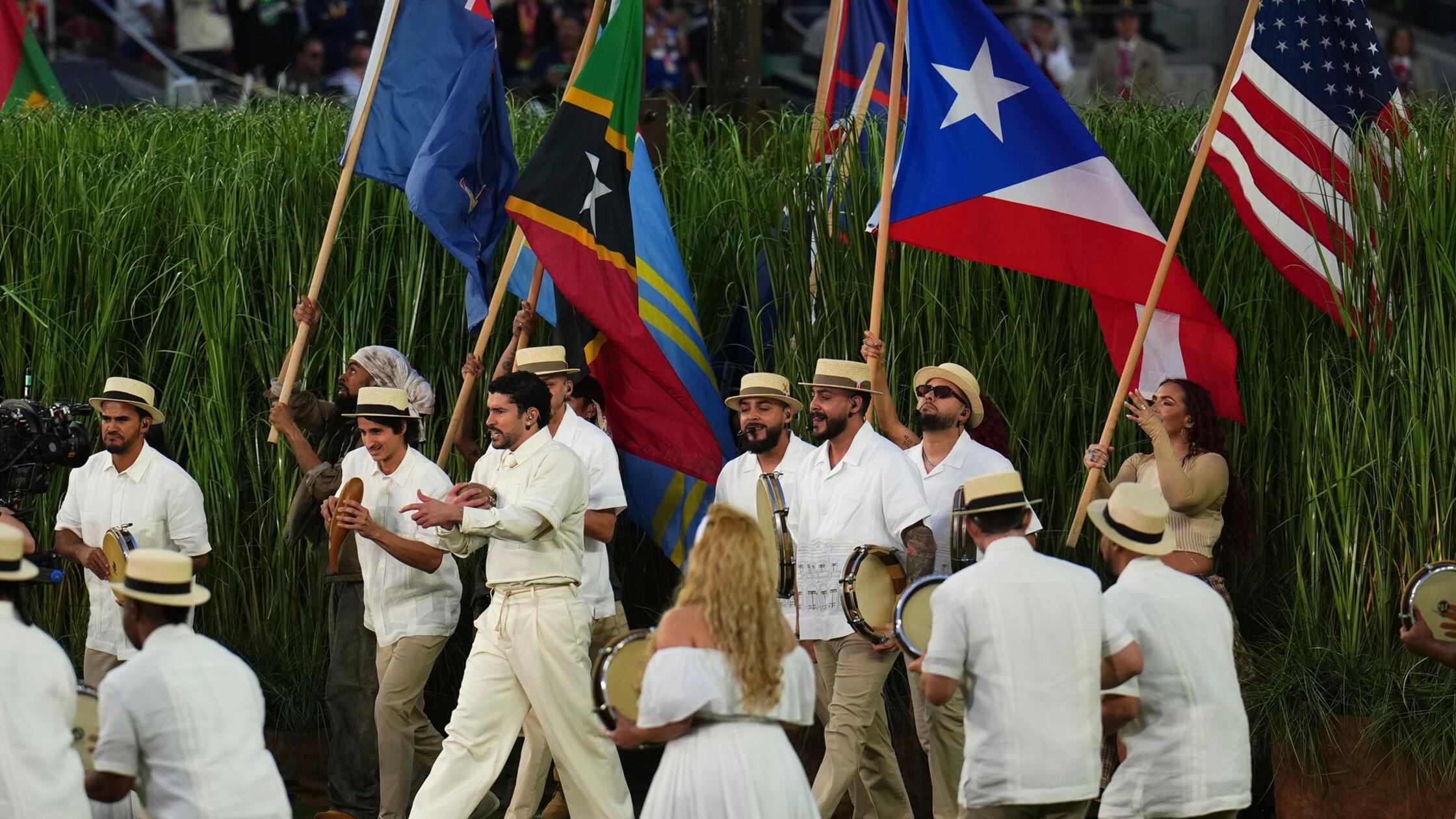 Nicht-nur-USA-Bad-Bunny-liefert-Hommage-an-L-nder-Amerikas