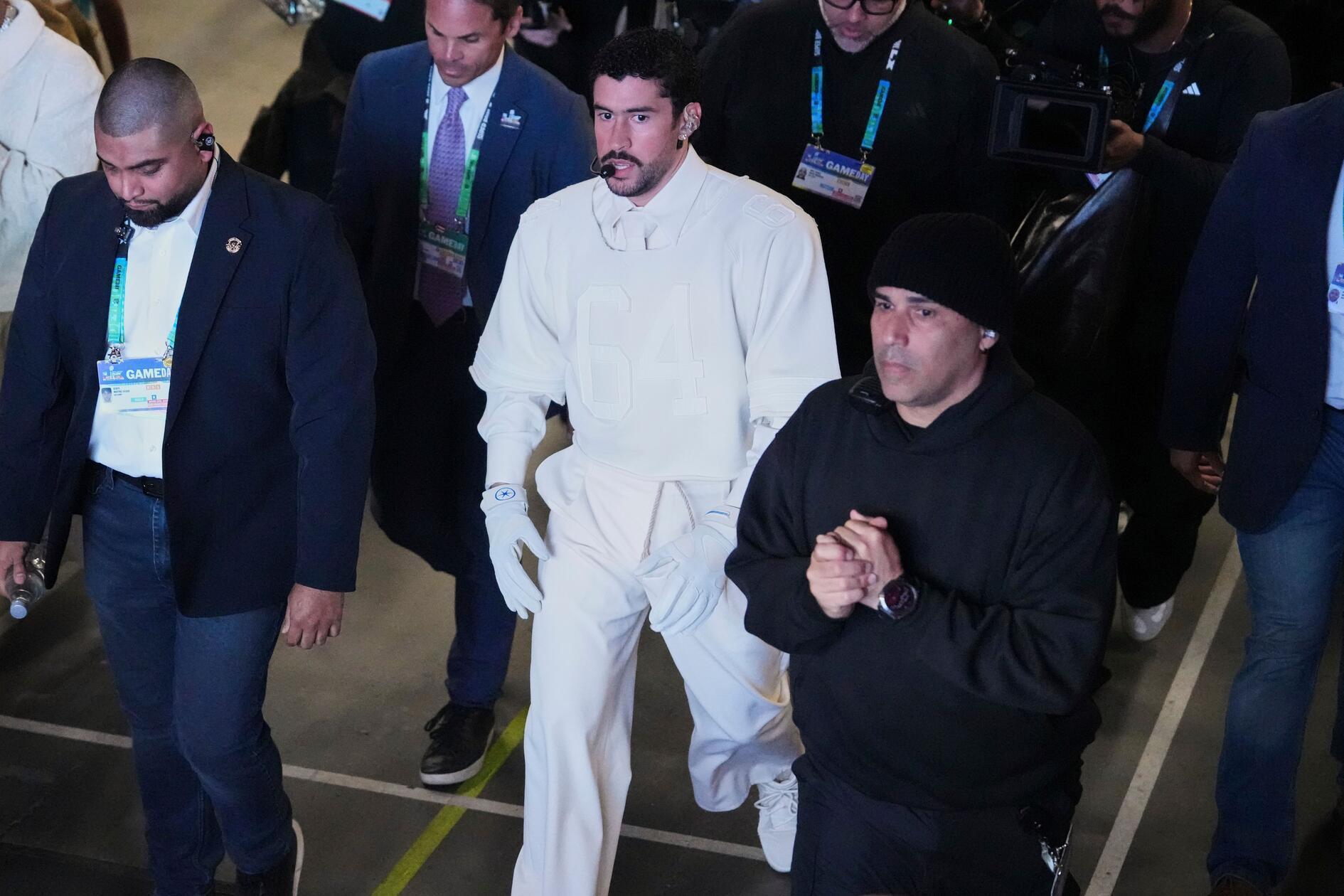 "Spaß und Tanz" hatte Latin-Star Bad Bunny angekündigt für seinen Pausenauftritt beim großen NFL-Finale.