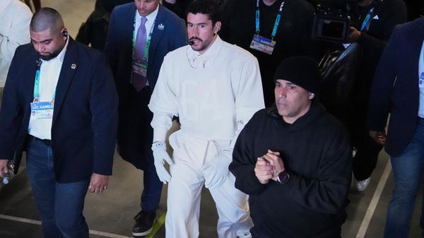 "Spaß und Tanz" hatte Latin-Star Bad Bunny angekündigt für seinen Pausenauftritt beim großen NFL-Finale.