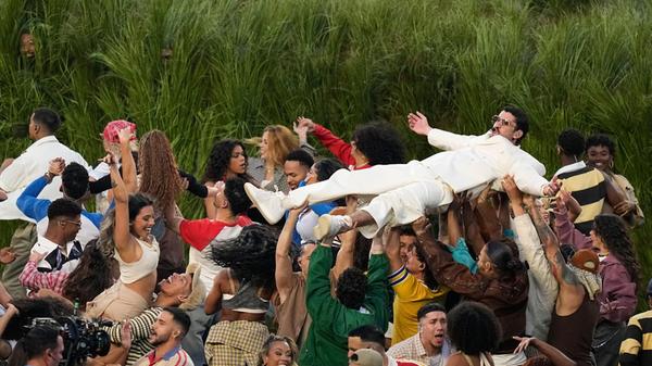 Bad Bunny sang ausschließlich auf Spanisch – ein Novum für die traditionsreiche Halbzeitshow.