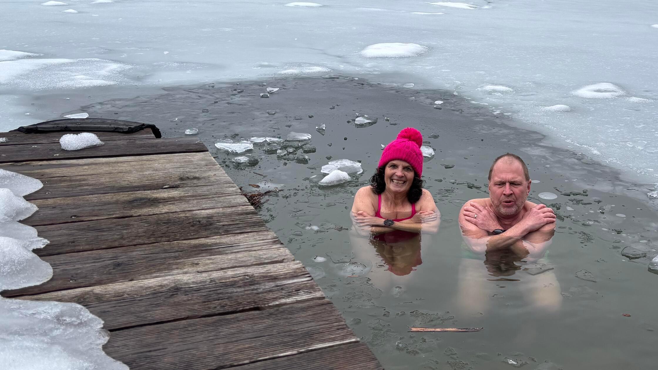 Freiwillig-frieren-Mit-zwei-Hersbruckern-beim-Eisbaden-im-Baggersee-ein-Selbstversuch