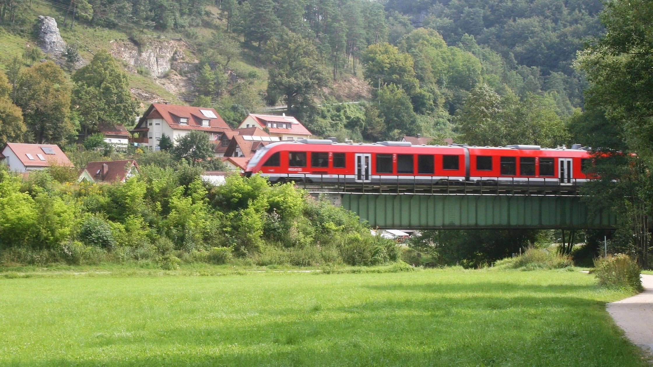Bahnbr-ckensanierung-bei-Vorra-Vor-dem-Beginn-ist-noch-viel-zu-kl-ren