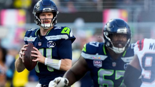 In einem ereignisarmen Spiel setzten sich die Seahawks insbesondere dank ihrer überragenden Defensivleistung durch und besiegten New England mit 29:13. Damit feierte Seattle seinen zweiten Super-Bowl-Sieg in der Vereinshistorie – und verhinderte zugleich den möglichen Rekord-Titel der Patriots. Was die Seahawks an diesem Abend auszeichnete: herausragende Arbeit gegen den Ball, eine ausreichend gefährliche Angriffsabteilung, eine geschlossene Teamleistung und schlichtweg die Souveränität, kaum Fehler zu machen.