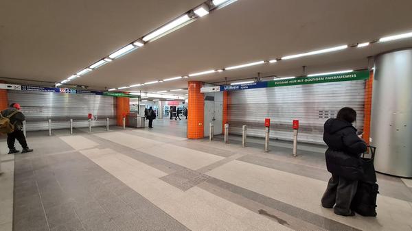 Streik im öffentlichen Nahverkehr: Die Rolltore bl