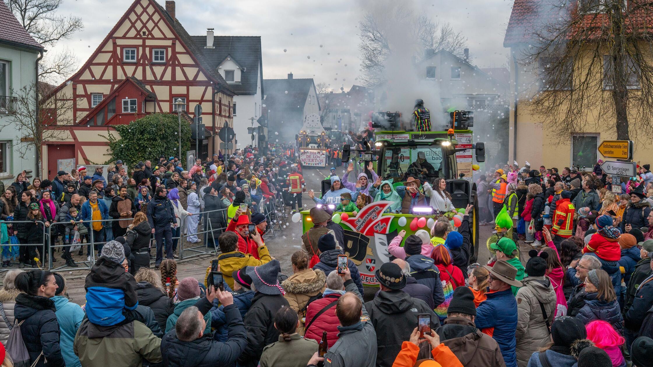 88-Gruppen-ziehen-durch-Schwanstetten-Faschingsumzug-wird-zweitgr-ter-nach-Allersberg