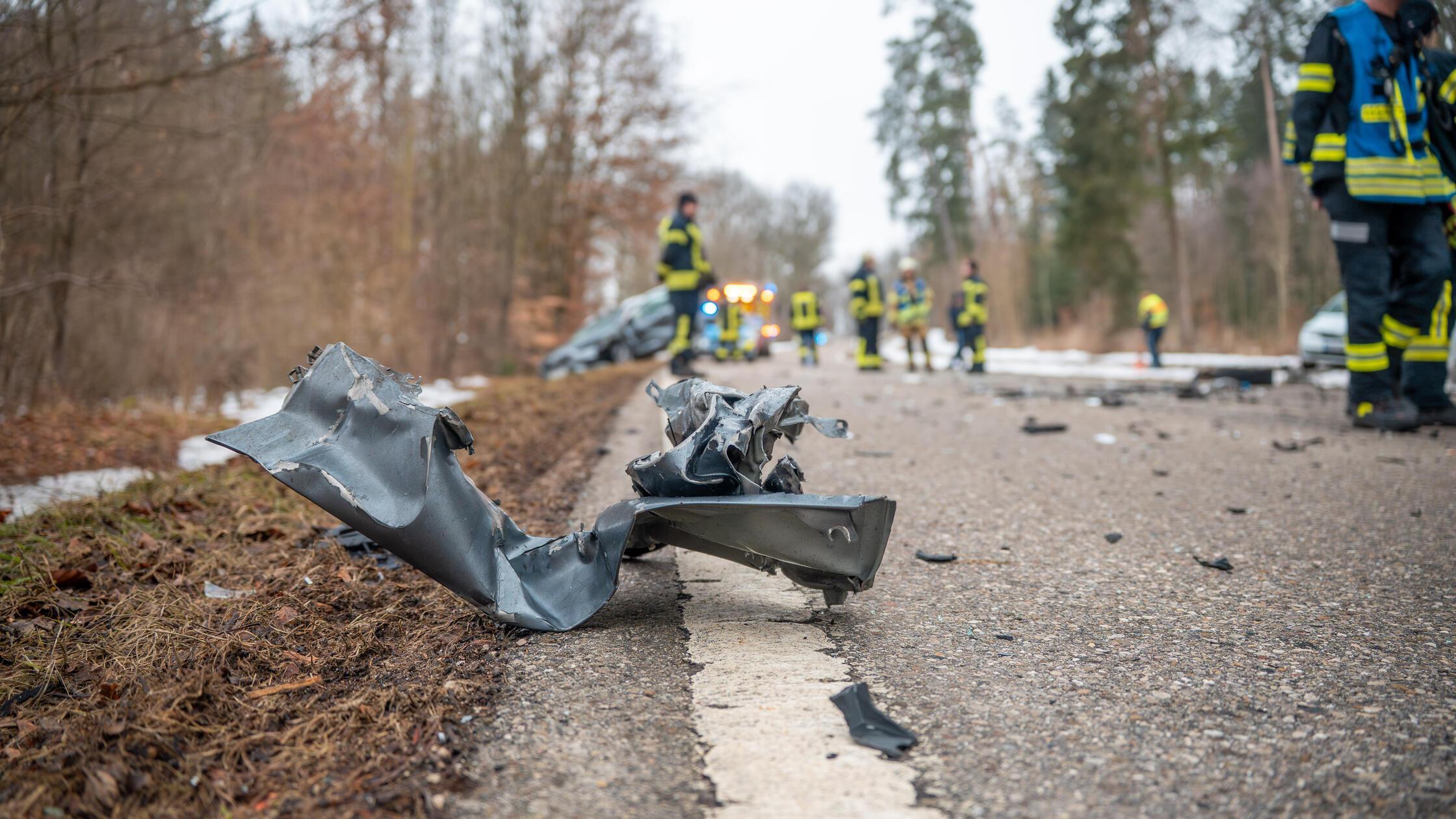 Audi kracht in mehrere Fahrzeuge: Skoda-Fahrerin s