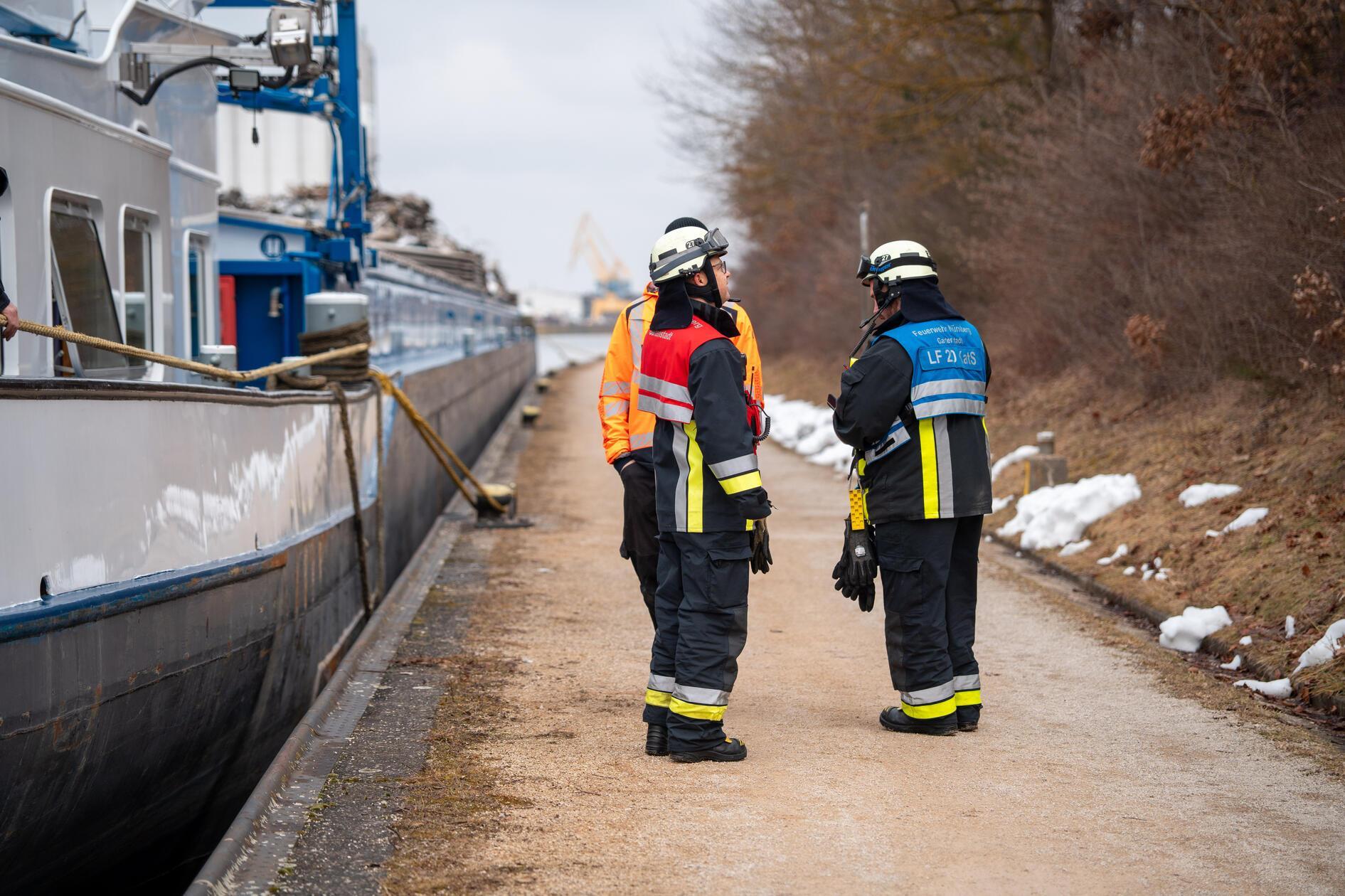 Großeinsatz am Main-Donau-Kanal: Das Cargoschiff "