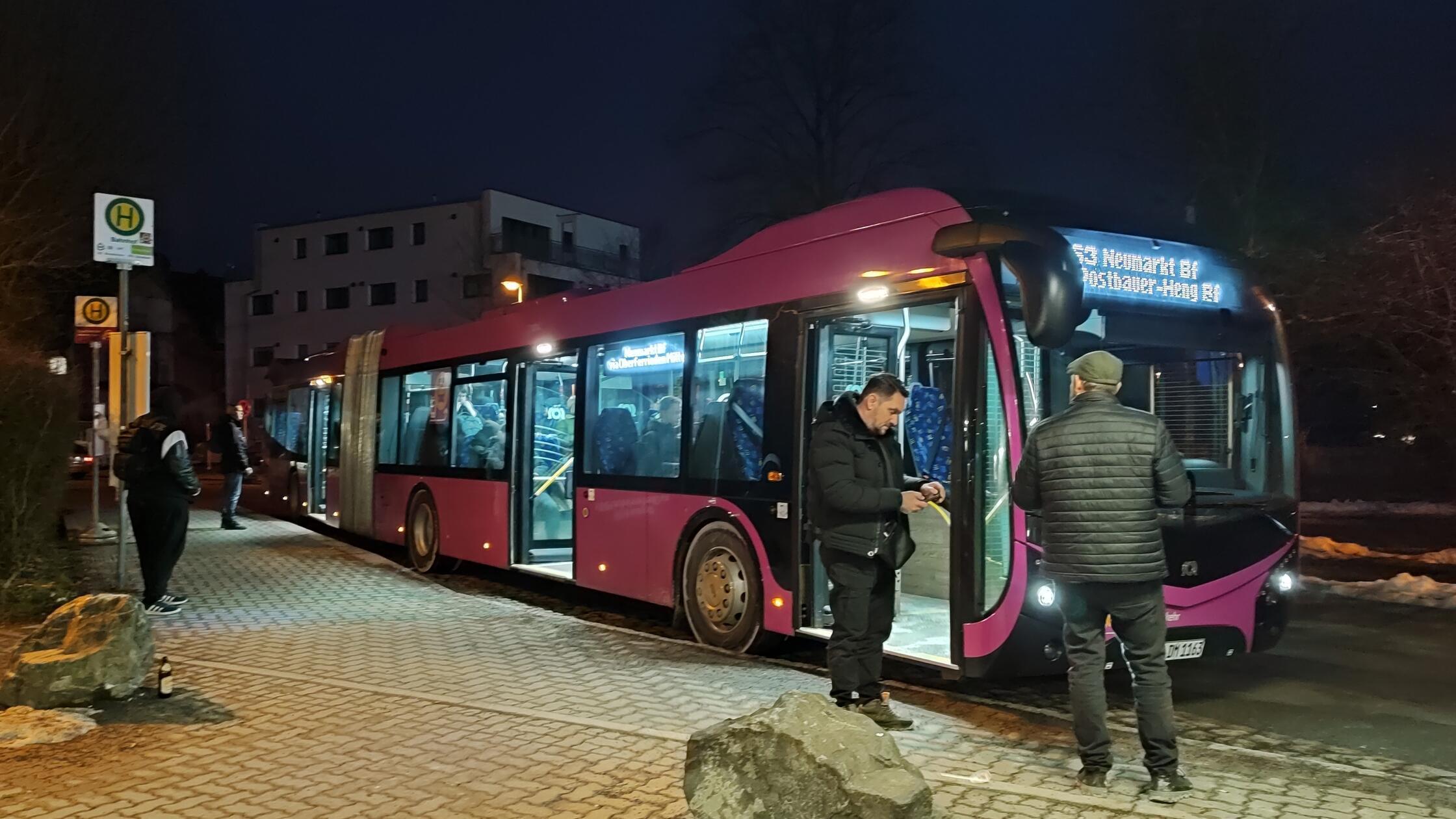 Montagfr&uuml;h im Ersatzbus zwischen Feucht und Neumarkt: Suchen, testen ...