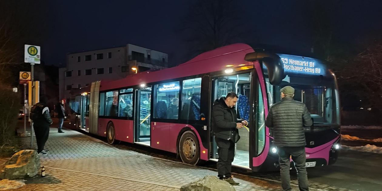 Montagfrüh im Ersatzbus zwischen Feucht und Neumarkt: Suchen, testen ...