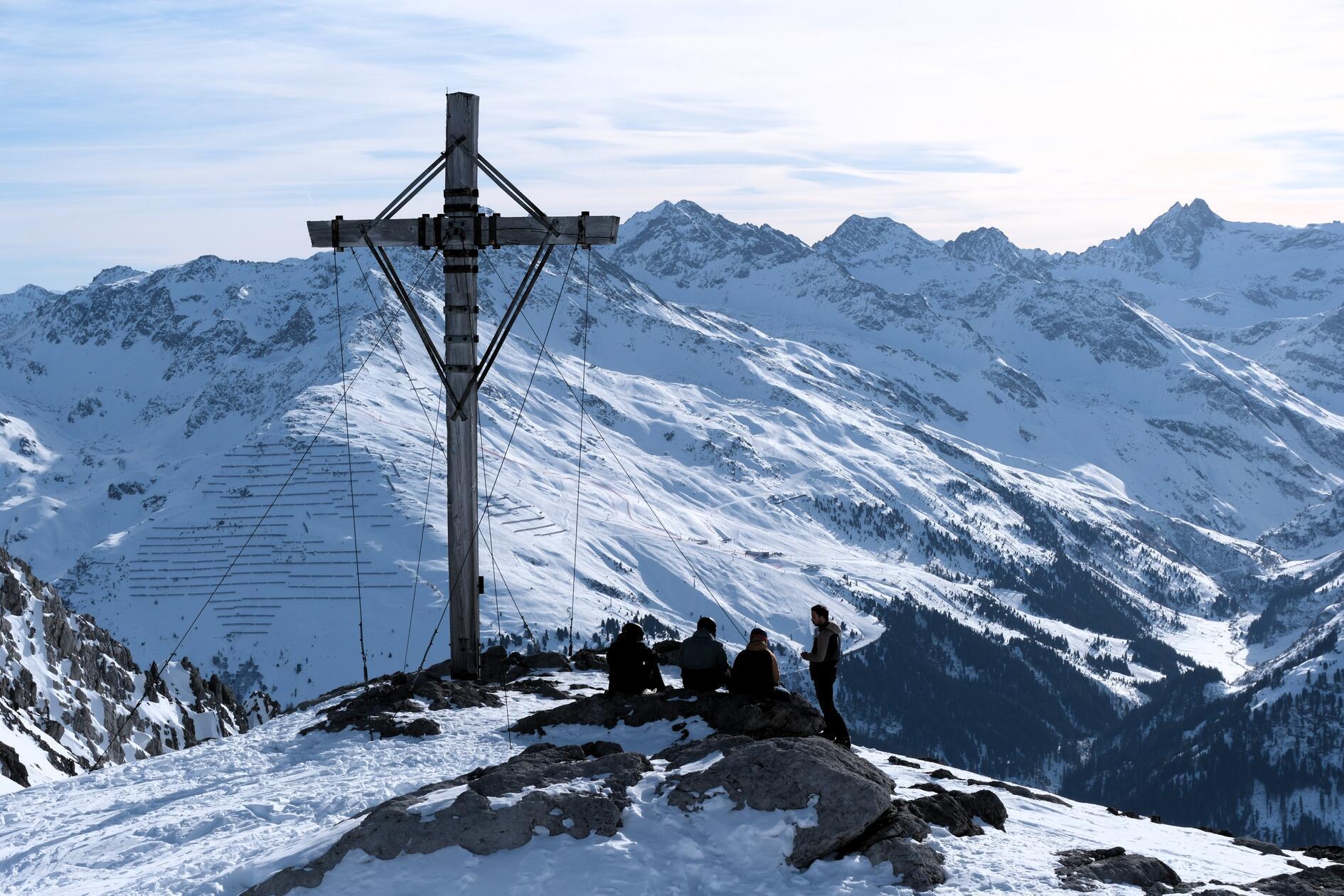 Mit über 300 Pistenkilometern kann sich "Ski Arlberg" das größte Skigebiet Österreichs nennen. Das hat seinen Preis: Ein Tagesskipass kostet in der Wintersaison 2025/2026 81,50 Euro.