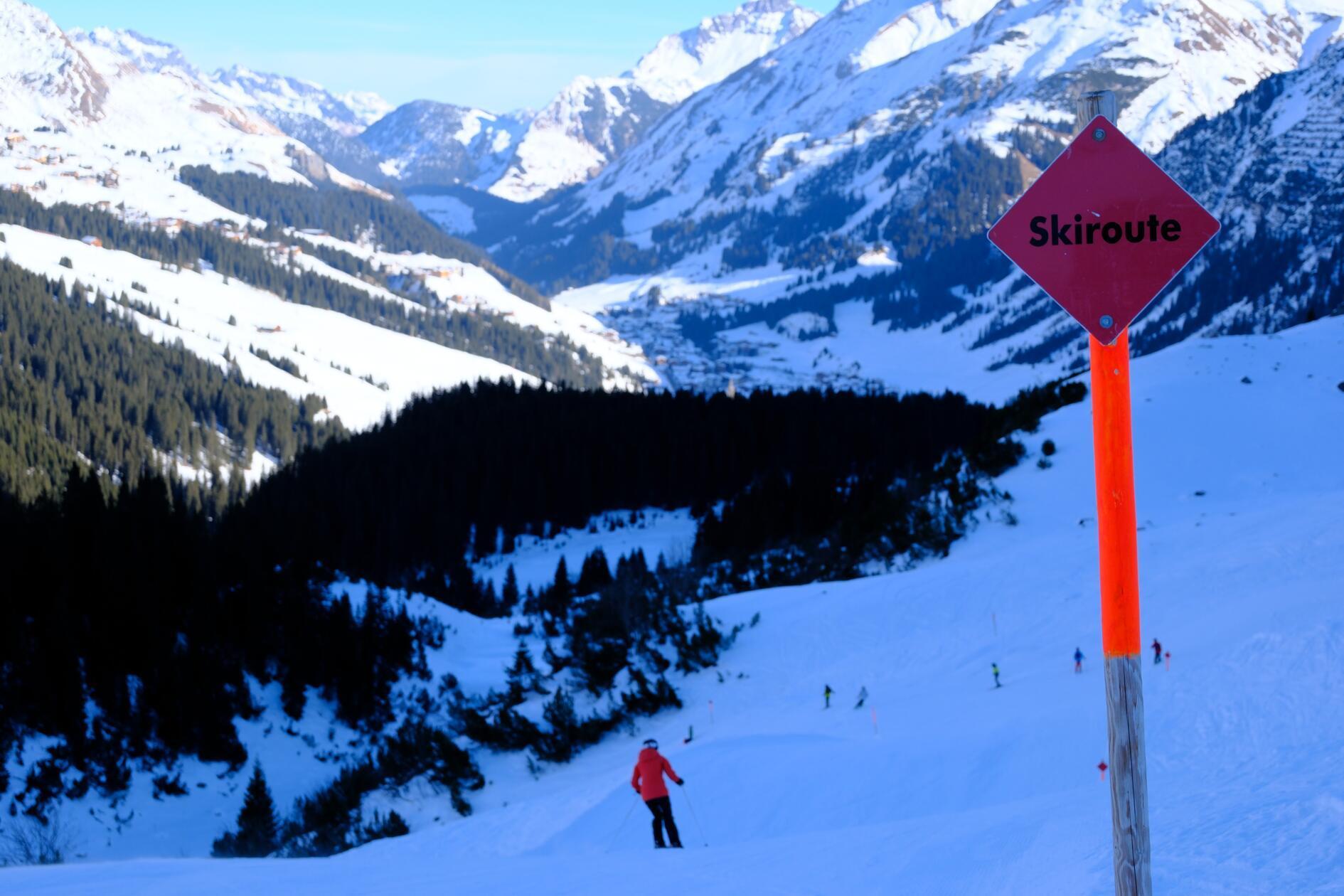 Entlang der Madloch-Skiroute gelangt man weiter nach Zug und Lech.