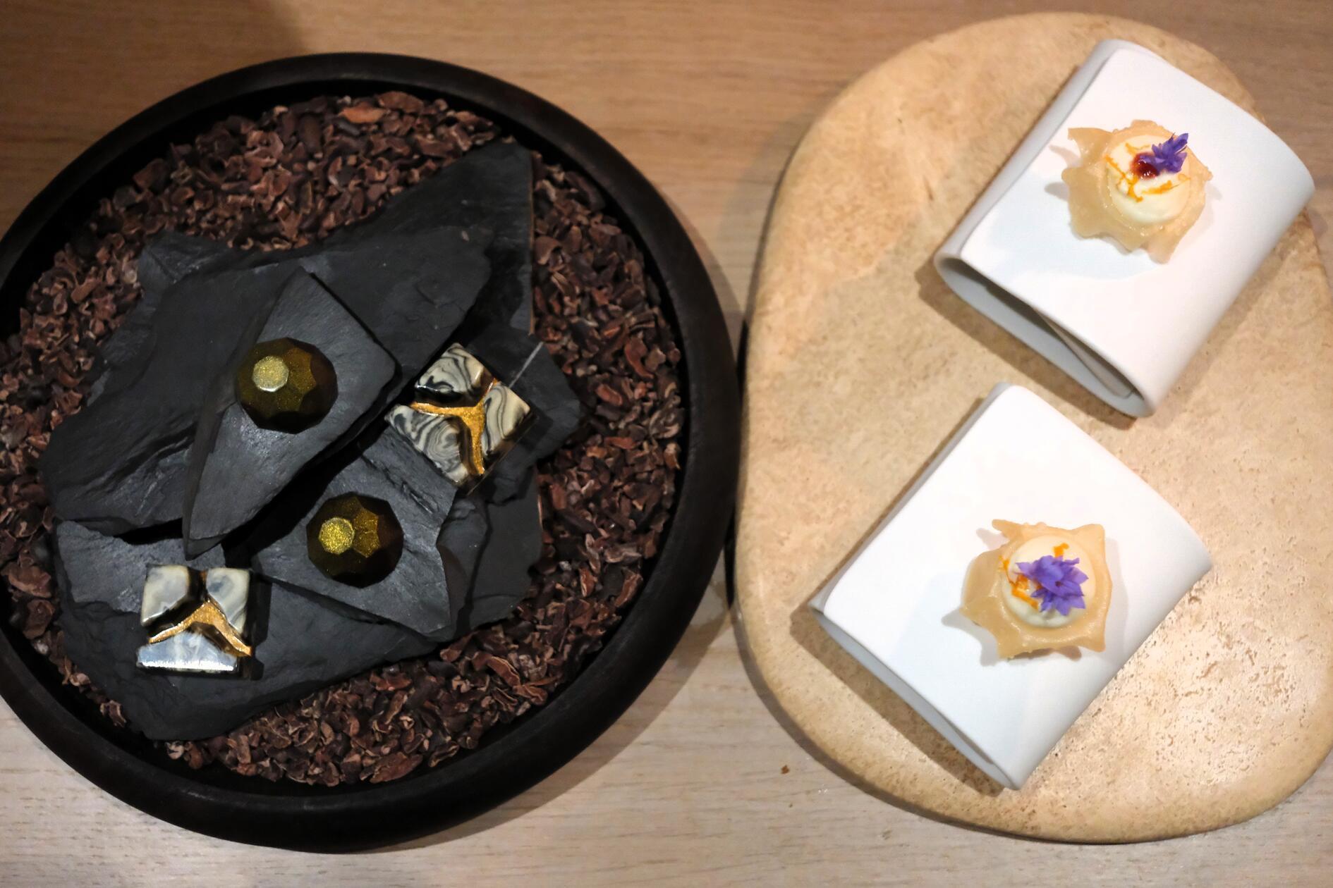 Sieht aus wie ein Kunstwerk, ist aber Kulinarik: Das Ullrhaus in St. Anton verwöhnt einen mit Leckereien, bei denen auch das Auge mitisst.