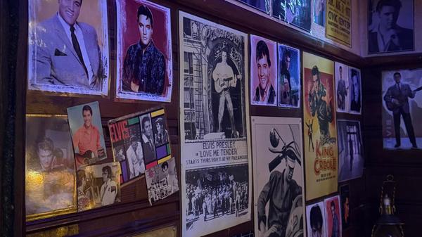 Elvis-Ecke in der Country Stube: Zahlreiche Bilder