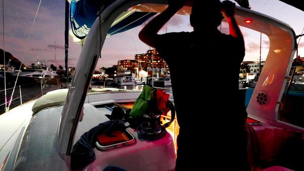 Abendliche Rückfahrt mit dem Segelboot in den Hafen von San Lucas.