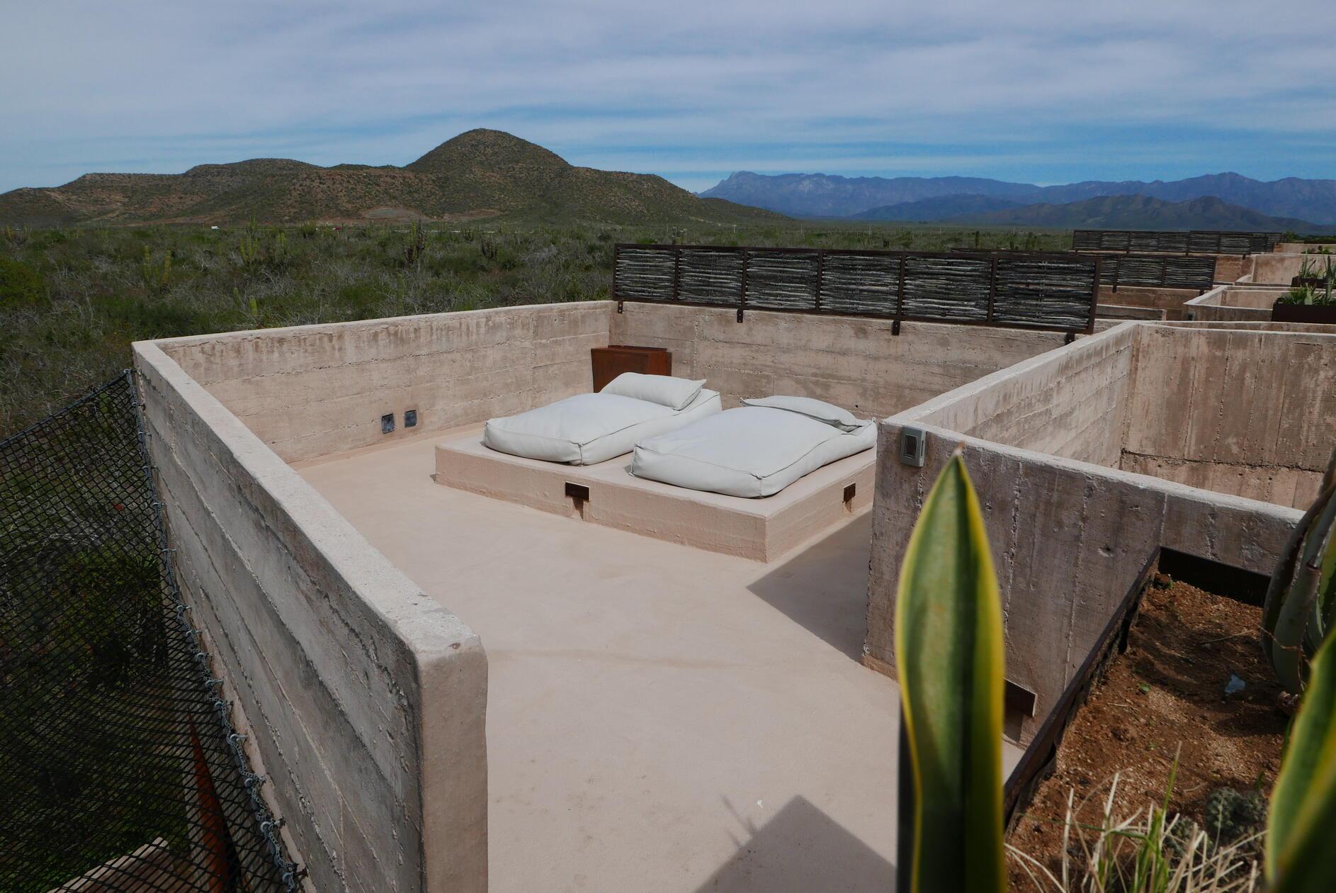 Die Zimmer haben zum Teil diese tollen Dachterrassen.