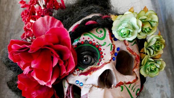 Eine Maske in Todos Santos.