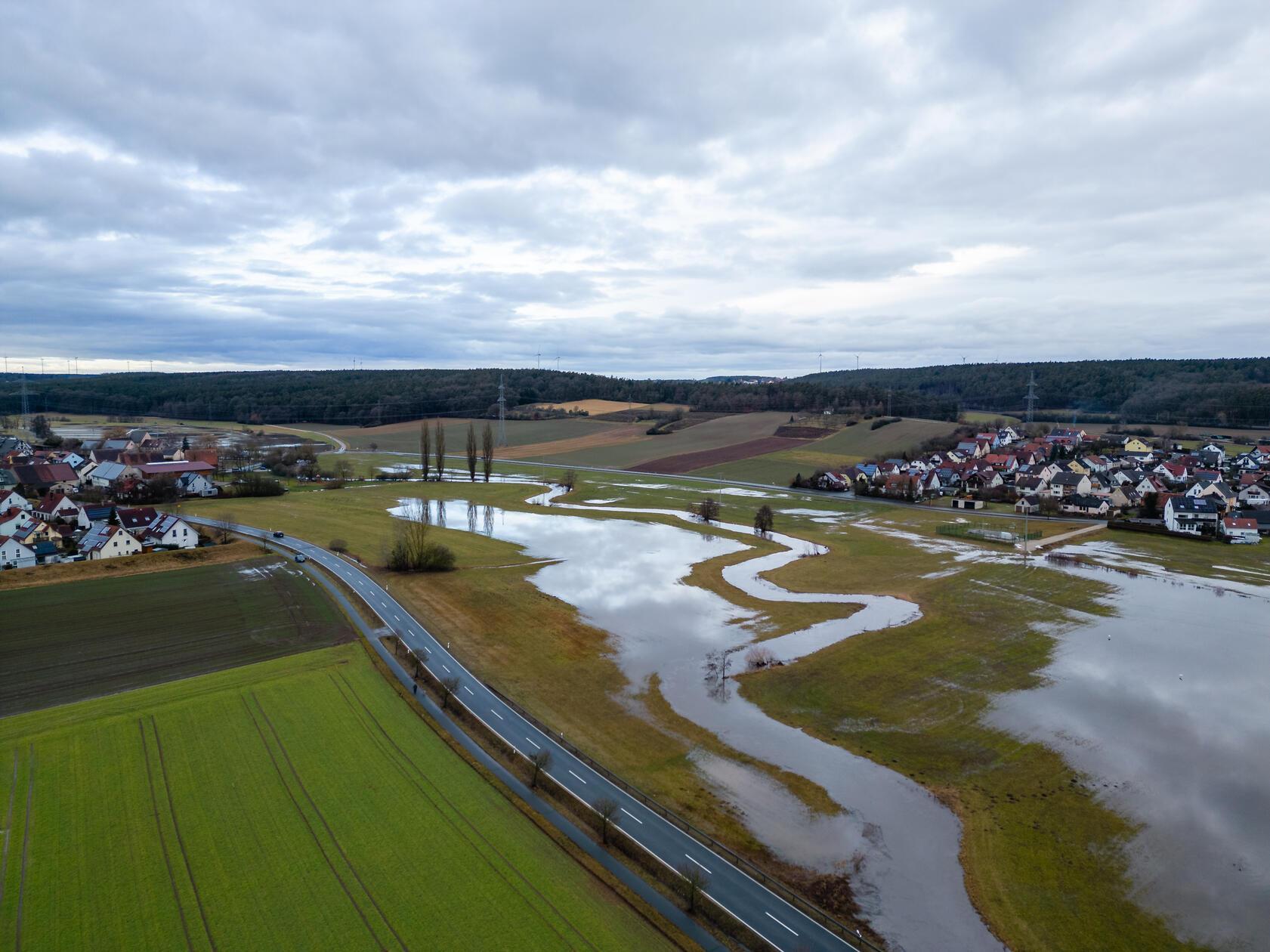 An einigen Stellen habe der Fluss die Meldestufe 2 überschritten.