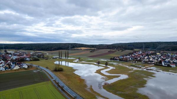 An einigen Stellen habe der Fluss die Meldestufe 2 überschritten.