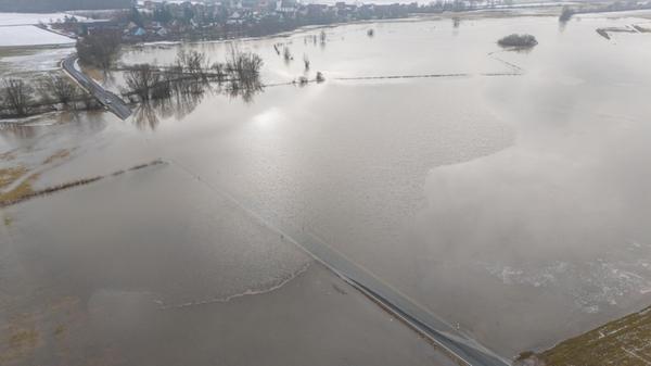 Das Wasserwirtschaftsamt Nürnberg warnt davor, dass auch an kleineren Gewässern, die keinen Warnpegel haben, zu Ausuferungen und Überschwemmungen kommen kann.