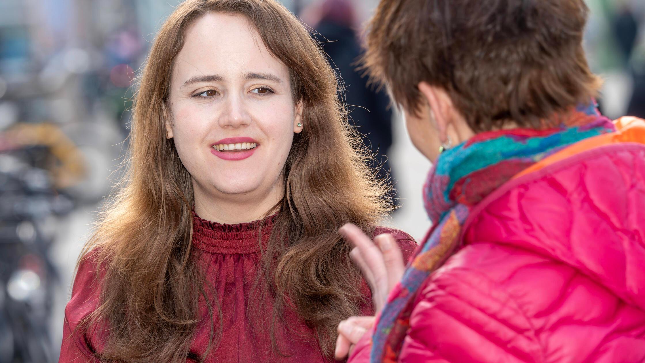 Ricarda Lang, MdB Die Grünen, Porträt bei einer Wa
