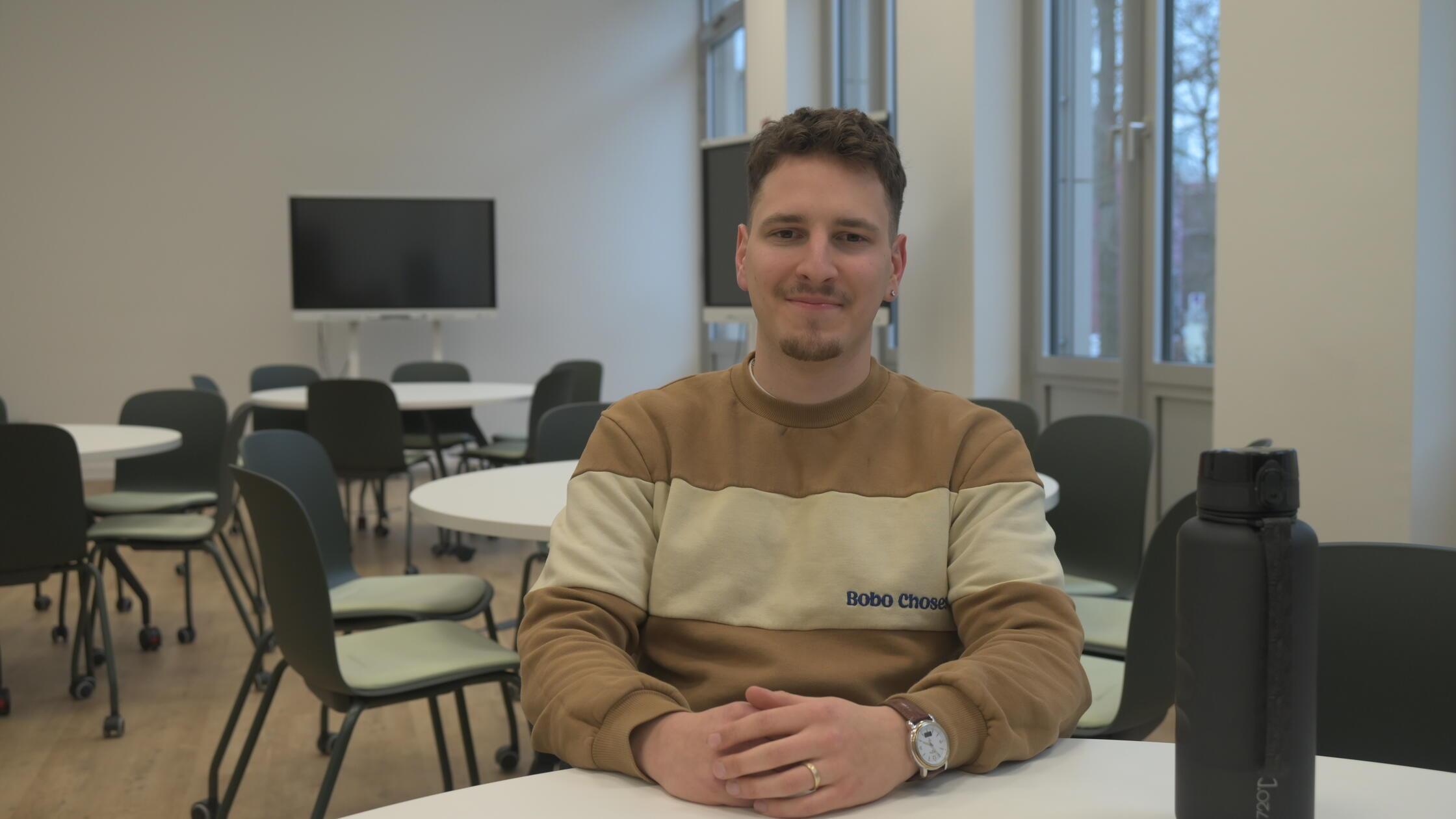 Luca Burghard, Student UTN