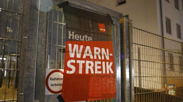 Der nächste Warnstreik ließ nicht lange auf sich warten: Nachdem der Öffentliche Nahverkehr bereits am 2. Februar in Nürnberg weitgehend stillstand, hat Verdi auch für Mittwoch, 11. Februar, einen ganztägigen Streik angekündigt.
