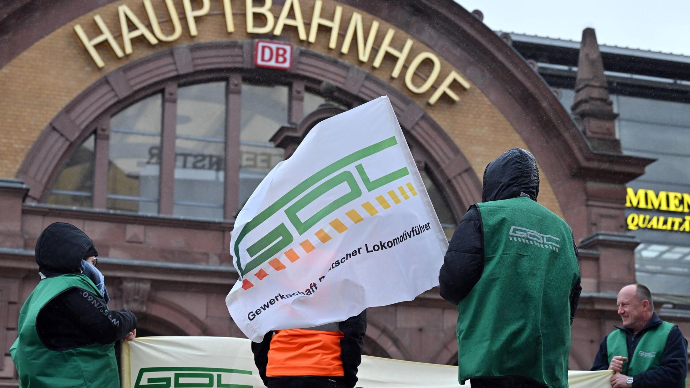 Bahn und GDL verhandeln weiter über Tarifvertrag