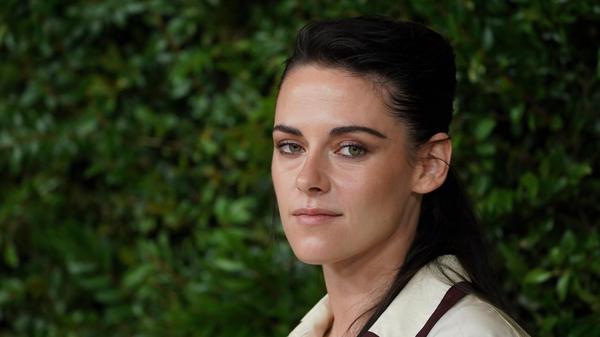 Kristen Stewart hat mit ihren 35 Jahren schon in über 40 Filmen mitgespielt. Zu Ehren der Hollywood-Größe, die vornehmlich in mutigen Independentrollen zu sehen ist, zeigt das Filmhaus ab Donnerstag 17 Arbeiten der Schauspielerin. Los geht die bis 27. Februar gehende Werkschau mit dem Thriller „Panic Room“, in dem Kristen Stewart als 11-jährige Filmtochter von Jodie Foster glänzt. Beginn: 19 Uhr.