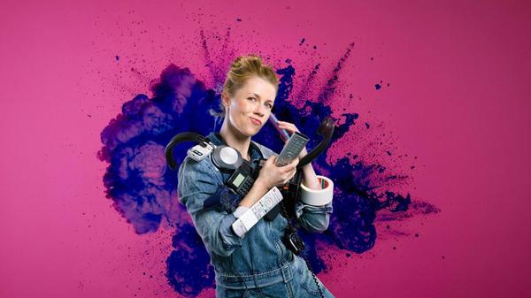 „Marie fängt Feuer“-Hauptdarstellerin Christine Eixenberger steht im Neunkirchener Zehntspeicher auf dem Podium. Am Freitag stellt die gelernte Grundschullehrerin ihr fünftes Bühnenprogramm „Volle Kontrolle“ vor. Darin setzt sie sich scharfzüngig mit der Tatsache auseinander, nicht mehr solo zu sein. Beginn: 19.30 Uhr.