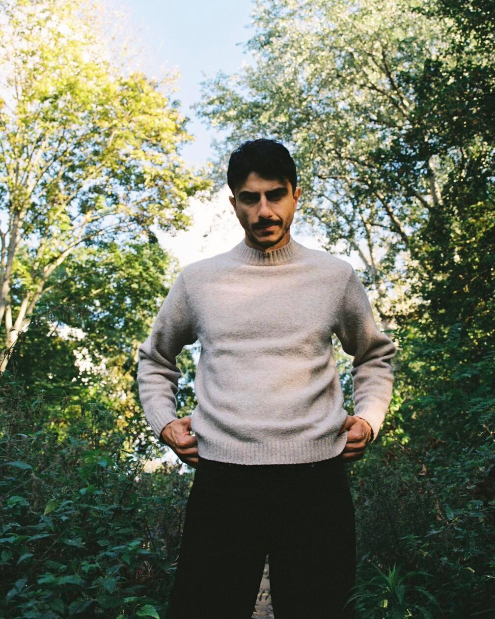 Sciahri ist ein in Florenz lebender DJ und Produzent mit iranischen Wurzeln. Seit über zehn Jahren releast der Künstler hypnotischen sowie rauen und zeitgleich eleganten Techno auf den unterschiedlichsten Labels. Am Samstag stattet Sciahri dem Kiss Klub in der Rakete einen Besuch ab. Oben in der Makrobe zeigt sich das Tipsy Collective. Beginn: 23 Uhr.