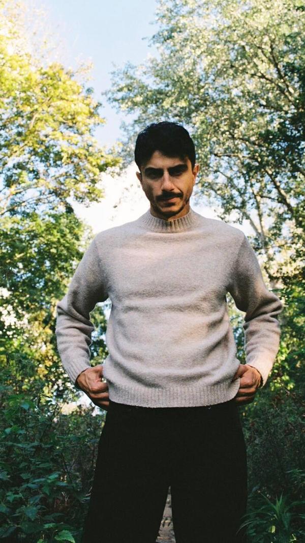 Sciahri ist ein in Florenz lebender DJ und Produzent mit iranischen Wurzeln. Seit über zehn Jahren releast der Künstler hypnotischen sowie rauen und zeitgleich eleganten Techno auf den unterschiedlichsten Labels. Am Samstag stattet Sciahri dem Kiss Klub in der Rakete einen Besuch ab. Oben in der Makrobe zeigt sich das Tipsy Collective. Beginn: 23 Uhr.