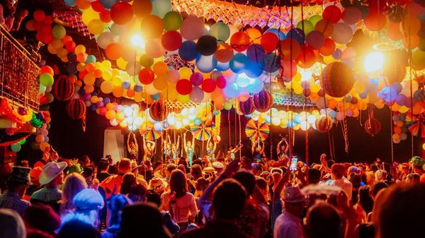 Fasching feiern wie in der Karibik geht am Samstagabend im Erlanger E-Werk. Auf drei Floors laufen Techno, Latino Sounds und Partyhits. Der Karibikfasching im ganzen Haus startet um 21 Uhr.