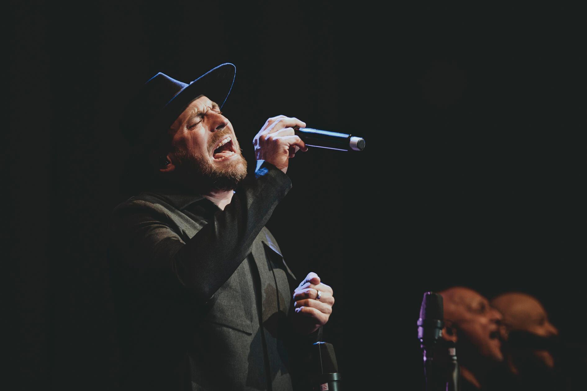 Trompeter Rüdiger Baldauf weiß auf den unterschiedlichsten Terrains zu überzeugen und gilt daher nicht umsonst als einer der besten Blechbläser des Landes. Am Samstag und Sonntag (jeweils ab 19.30 Uhr) gastiert der Musiker mit seiner „Trumpet Night“ im Stadttheater Fürth. Zusammen mit Max Mutzke (Foto) interpretiert er neu arrangierte Eigenkompositionen.
