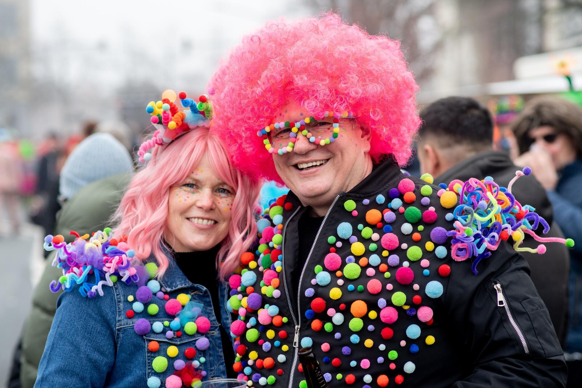 In Erlangen rufen die Brucker Gaßhenker zum fröhlichen Marsch durch die Hugenottenstadt. Der Startschuss ertönt am Sonntag um 14 Uhr. Los geht's am Brucker Marktplatz. Umzüge steigen zeitgleich auch in Forchheim, Ebermannstadt und Allersberg.