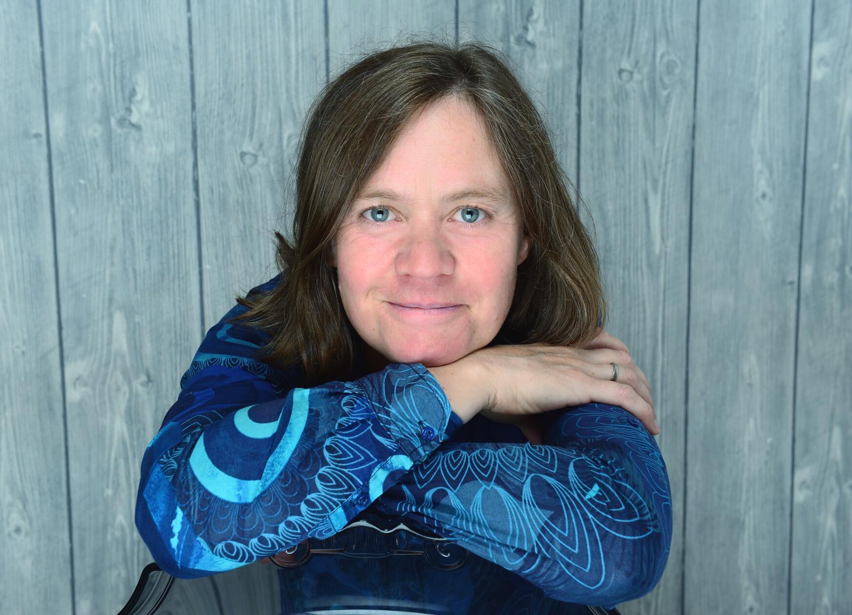 In ihrem siebten Nürnberg-Krimi "Schandmantel" wird aus einem Spiel in einem historischen Escaperoom in einem Turm der Nürnberger Stadtmauer bitterer Ernst. Am Sonntag um 19 Uhr liest die Autorin im Gutmann aus ihrem spannenden Werk. Flankiert wird der Vortrag mit einem Dinner.