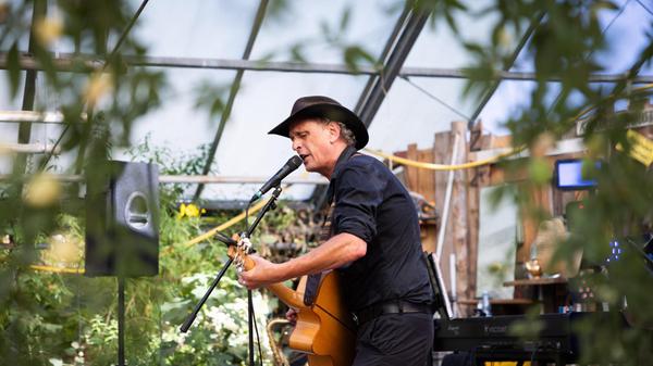 Die nächste Sing-In Gala im Kulturort Badstraße in Fürth steht am kommenden Sonntag an. Mäkkelä (Foto) und Folk's Worst Nightmare bitten ab 20 Uhr zum heiteren Rudelsingen. Wer dort auftreten möchte, meldet sich vorab bei den Veranstaltern per Mail. Eintritt frei.