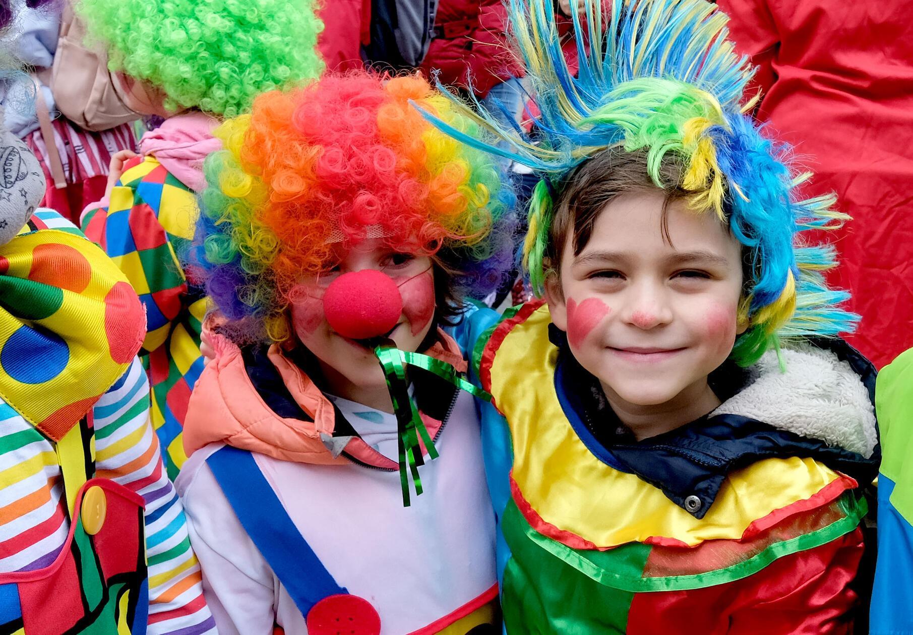 Am Rosenmontag findet der 46. Nürnberger Kinderfaschingszug statt. Unter lautem Getöse und angeführt vom Kinderprinzenpaar der Eibanseen flanieren die Maskierten vom Jakobsplatz aus durch die Altstadt. Start: 13 Uhr.