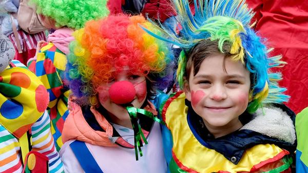 Am Rosenmontag findet der 46. Nürnberger Kinderfaschingszug statt. Unter lautem Getöse und angeführt vom Kinderprinzenpaar der Eibanseen flanieren die Maskierten vom Jakobsplatz aus durch die Altstadt. Start: 13 Uhr.