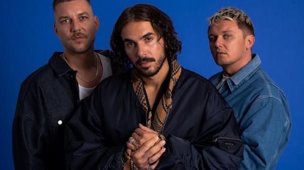 Die Band ClockClock fertigt formvollendeten Elektropop an. Gleich mit ihrer ersten Nummer landeten die drei Musiker im Radio. Wenig später folgte "Sorry" und damit der Sprung auf Platz eins der deutschen Airplaycharts. Am Montag stellen ClockClock die Songs ihres ersten Albums "Dreamer" im Nürnberger Löwensaal vor. Beginn: 20 Uhr.