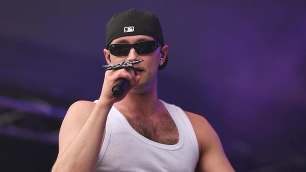 Ritter Lean kommt am Dienstag in den Löwensaal. Der Rapper, der gerade seine ausverkaufte Tour "Stell dir vor du warst nicht da" beendet hat, geht nun auf die "Die 2k26"-Tour und eben diese soll noch größer, noch unvergesslicher sein. Um 19.30 Uhr lässt es der Musiker krachen.