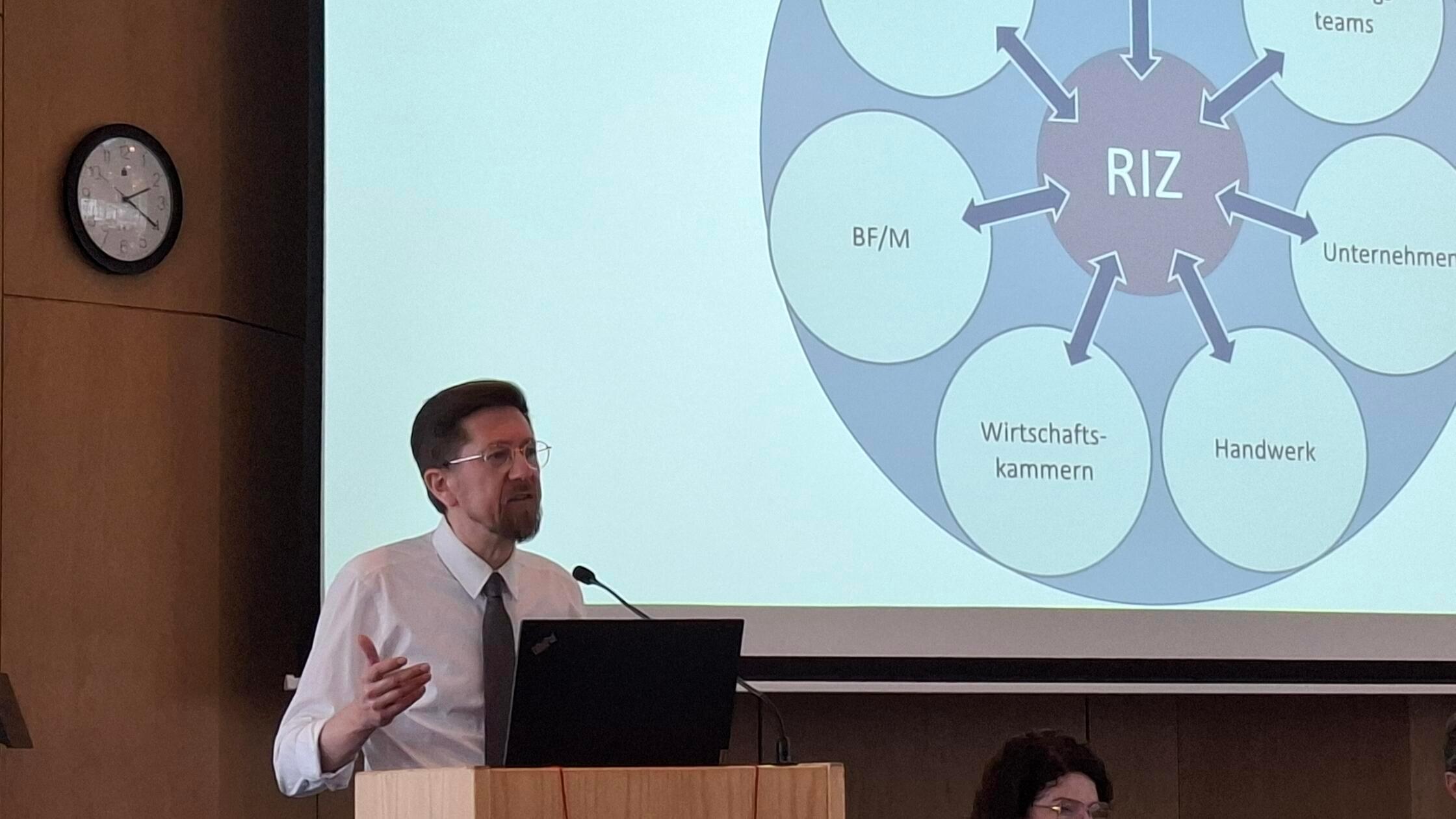 Riz Bayreuth - ein Wissenschaftler bringt alle Interessen unter einen Hut