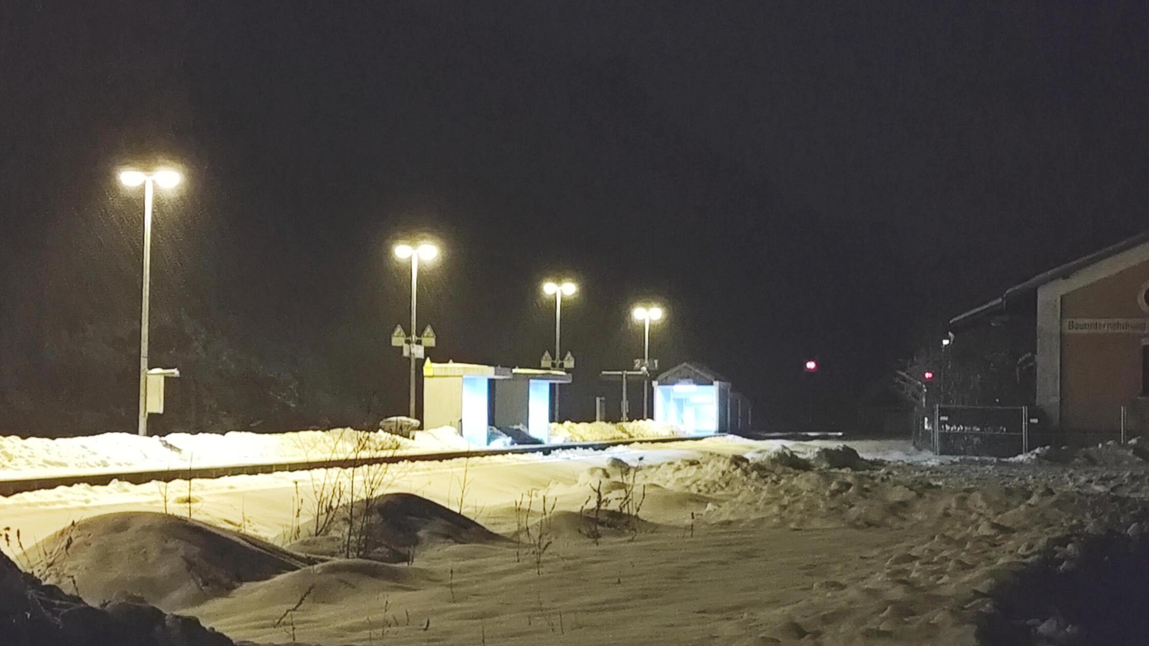 vorra_bahnhof_beleuchtet