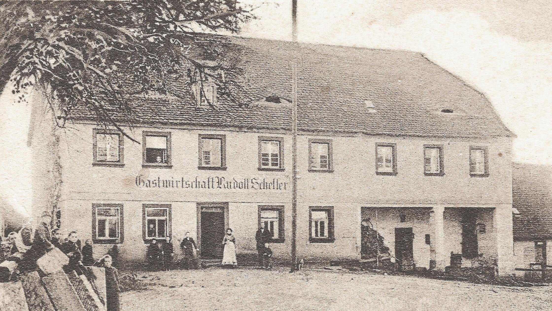 Die Gastwirtschaft Rudolf Scheller um 1910; rechts