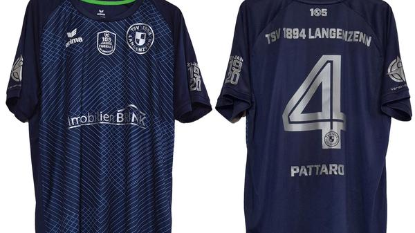 Das Trikot hat der TSV Langenzenn anlässlich des 105. Geburtstag der Fußballabteilung aufgelegt und im Derby gegen Laubendorf das erste Mal getragen. Anlässlich der 105 Jahre gibt es genau 105 Trikots zu kaufen. Jedes Trikot hat unten rechts seine eine einmalige, fortlaufende Nummer erhalten. - 80 Stimmen