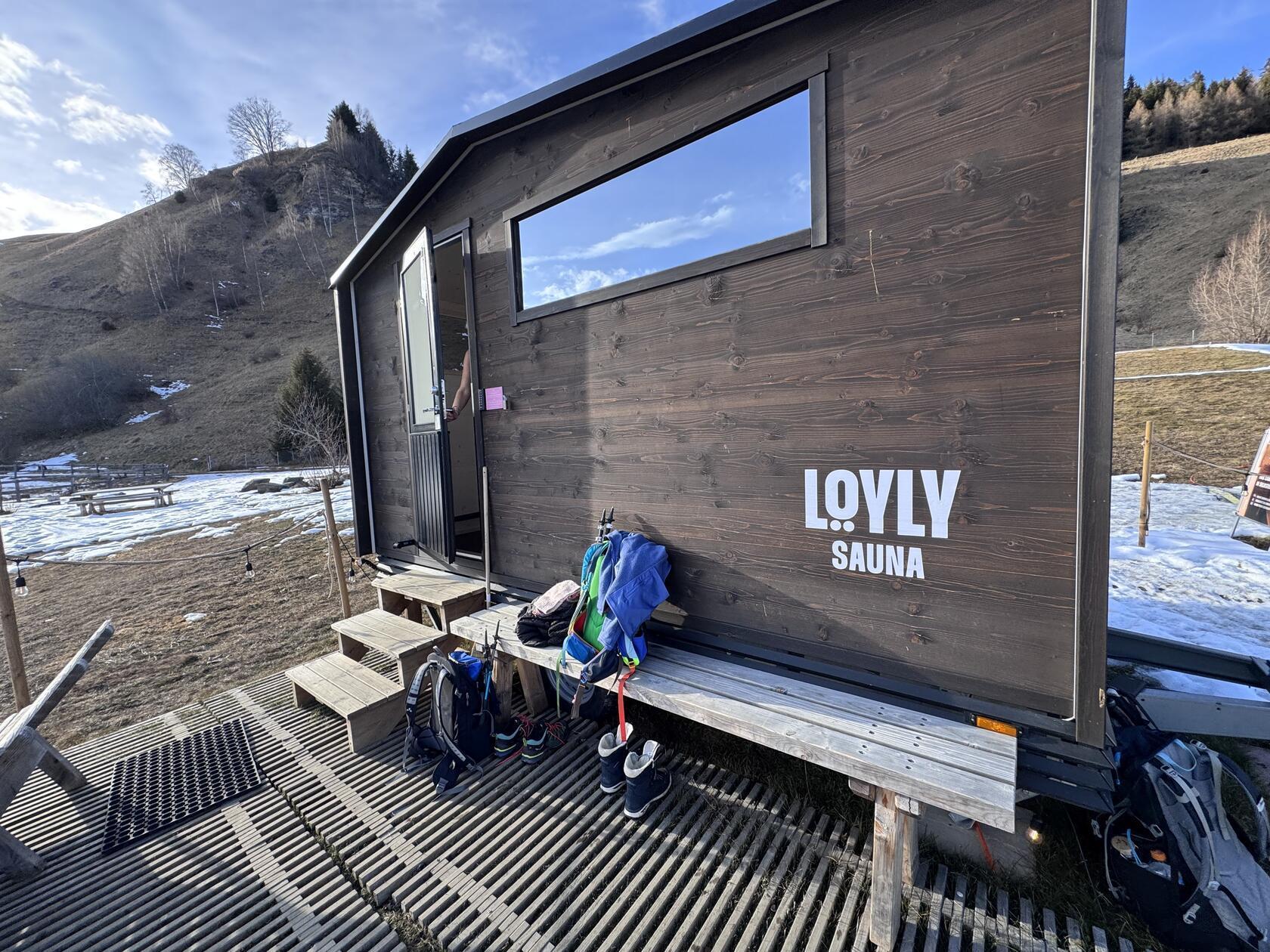 An einem Badesee kann man eine Self-Service-Sauna buchen.