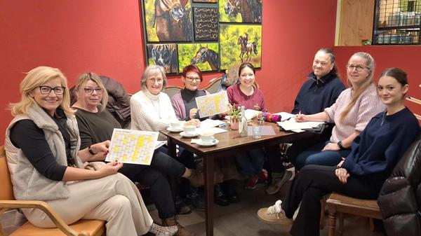 Die Mitglieder des Fairtrade Teams Eckental mit Bü